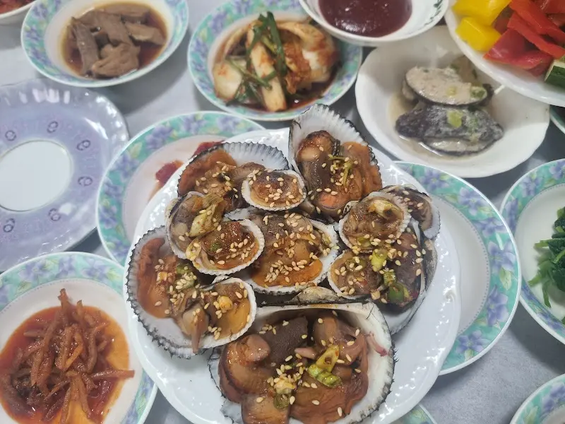 짭조름한 양념이 밥도둑인 조개