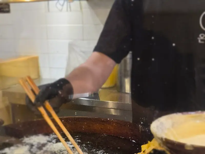 튀김 만드는 모습