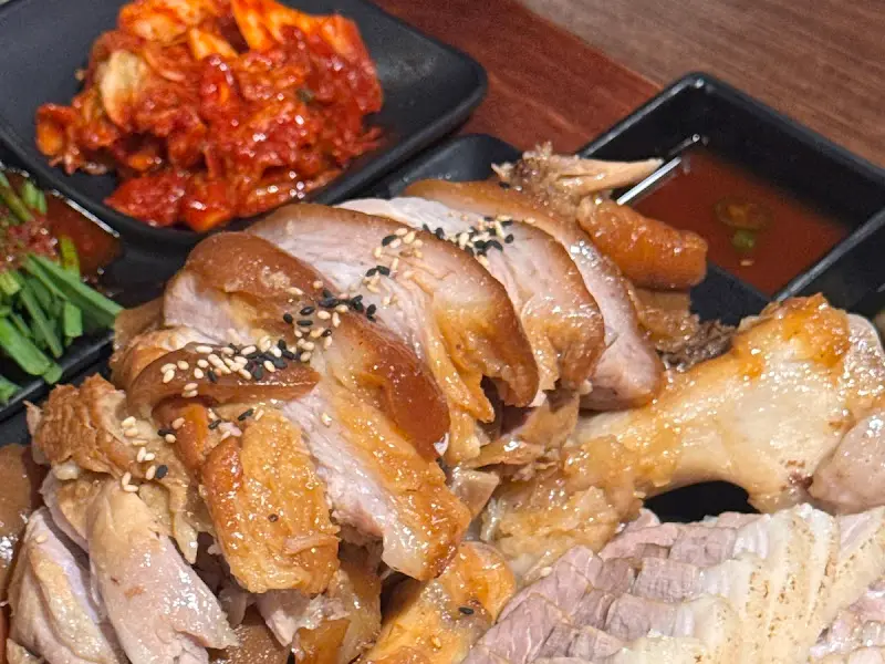 윤기가 흐르는 족발