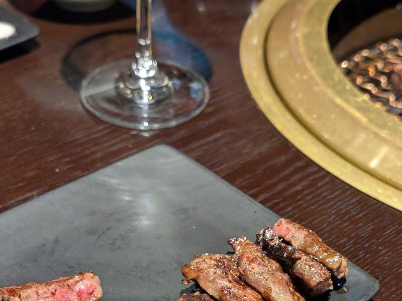 구워진 한우 조각들