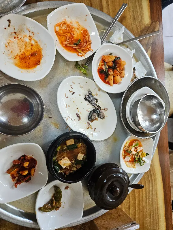 깨끗하게 비워진 쟁반