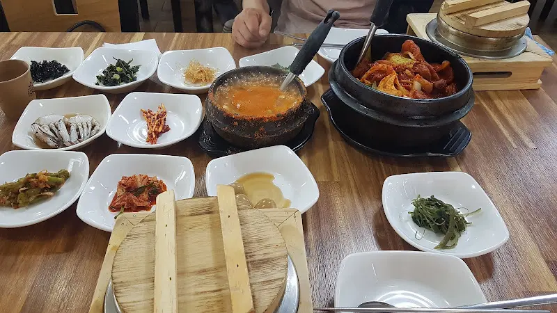 윤식당 묵은지 등갈비찜과 밑반찬