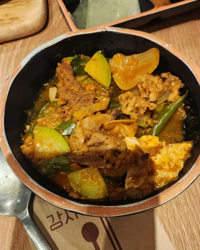 얼큰하고 진한 국물이 일품인 된장찌개