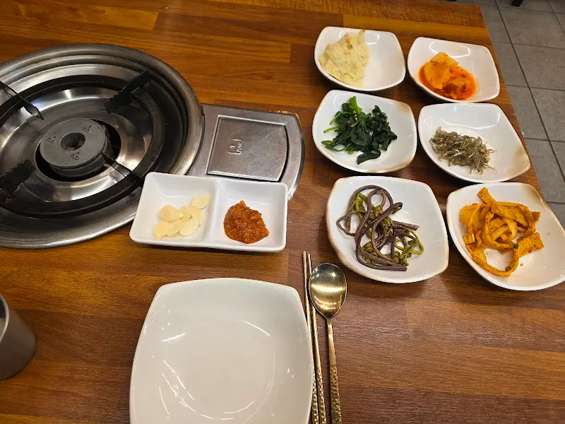 싱싱한 채소와 곁들여 먹는 쌈