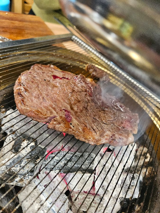 노릇하게 구워진 갈비살