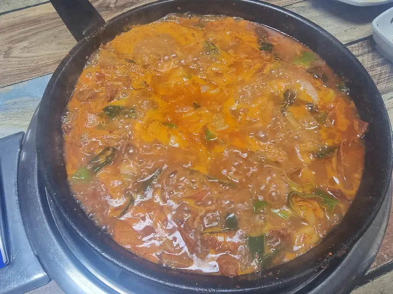 보글보글 끓는 곱창전골