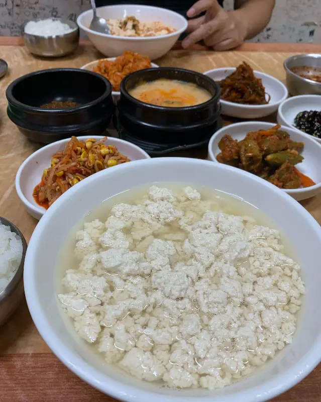 순두부 정식 한 상차림