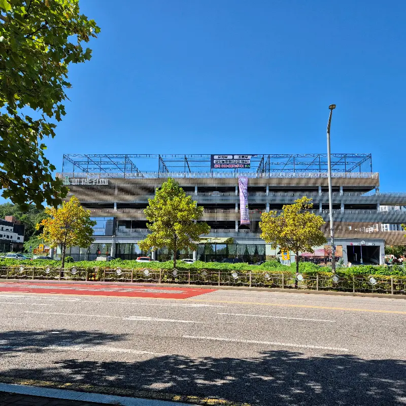 카페 외부 전경