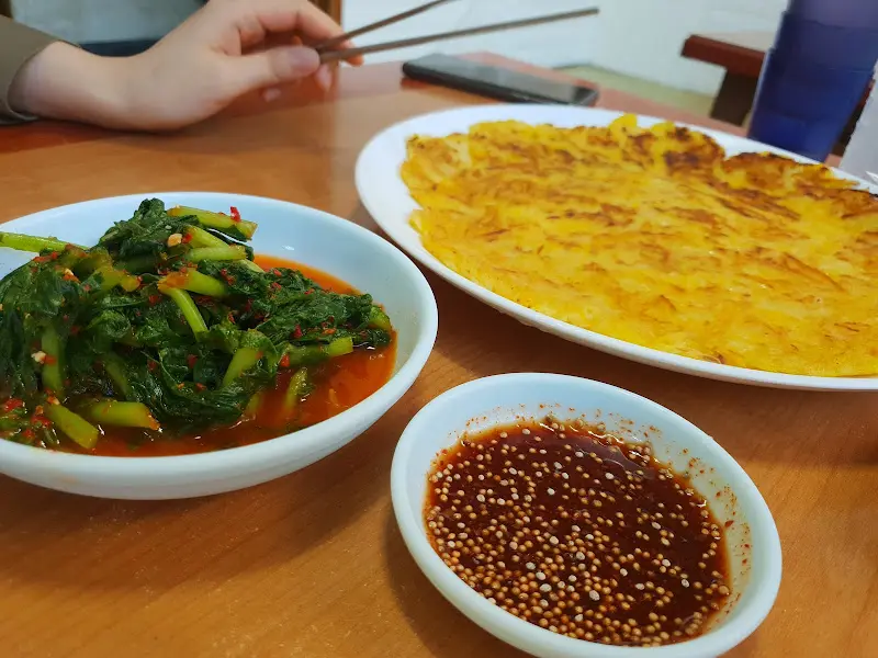 감자전과 곁들임 찬