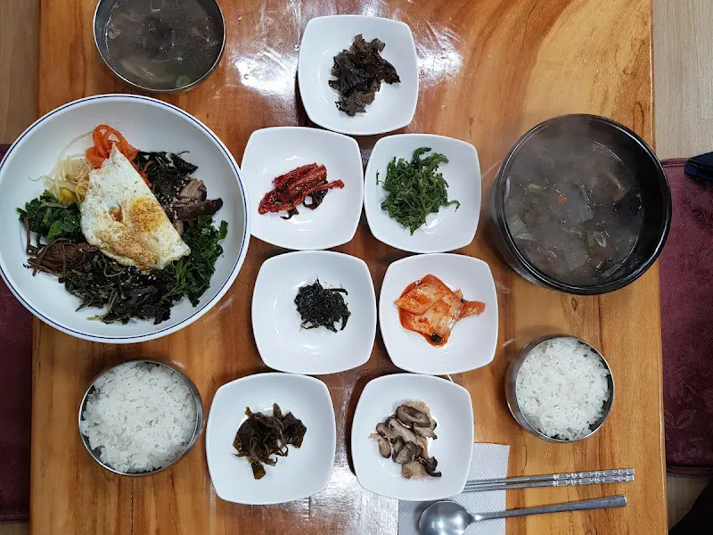 비빔밥과 밑반찬