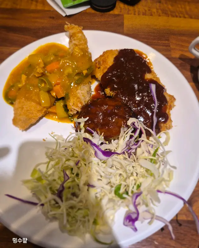 푸짐한 돈까스 한 상