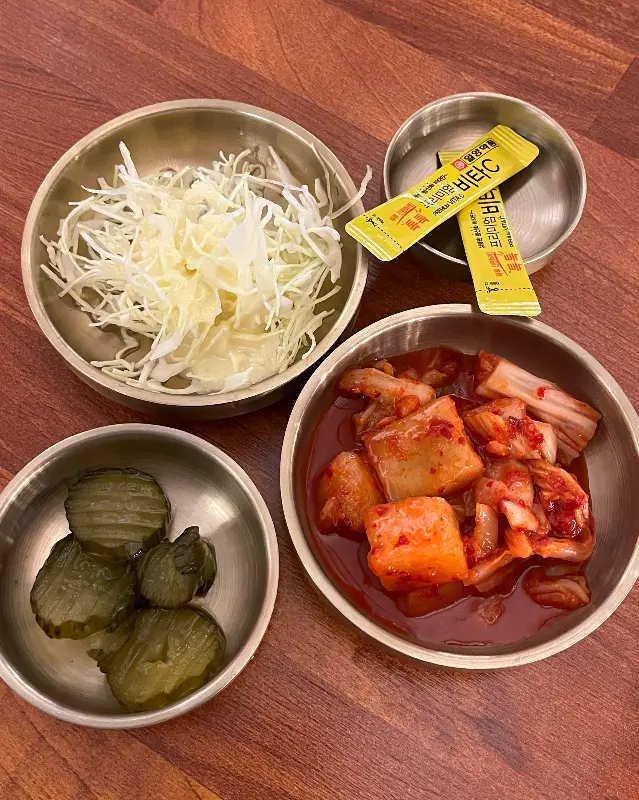 흐를류 기본 반찬