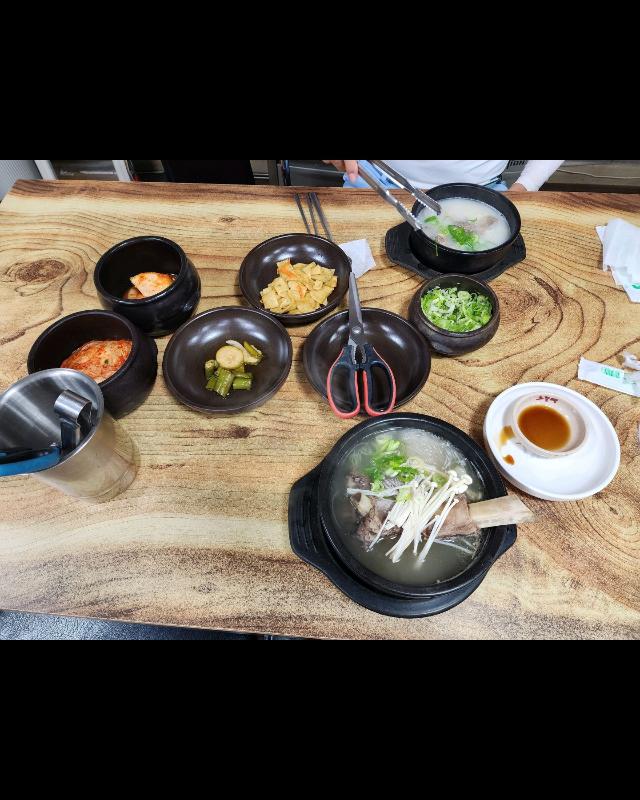 모네한우곰탕갈비탕 푸짐한 한상