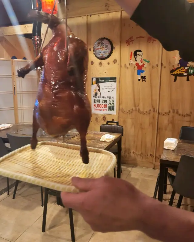 손님에게 제공되기 전 북경오리의 모습