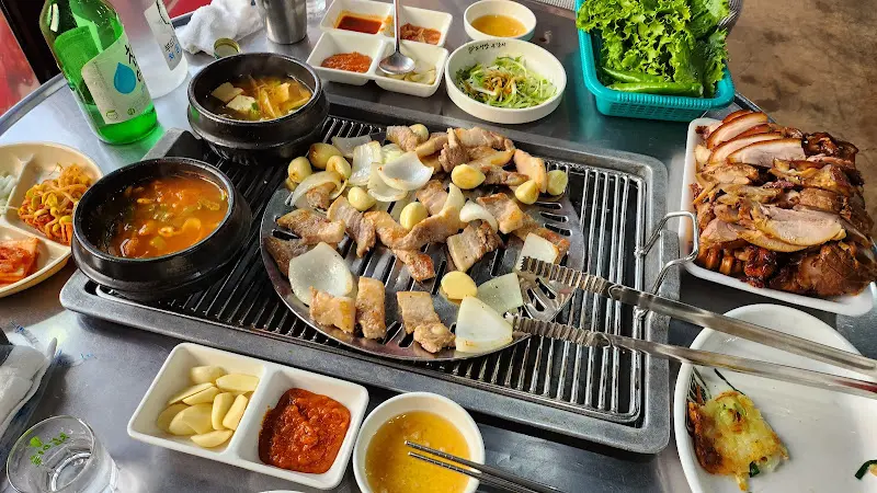 망향비빔국수 상차림