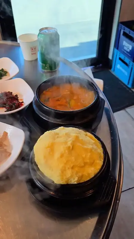 흑돼지 김치찌개와 계란찜