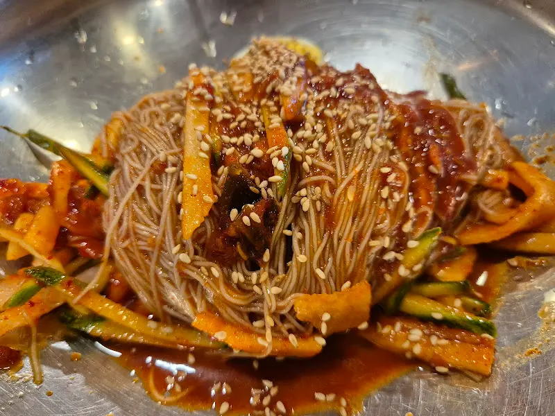 매콤한 함흥 비빔냉면