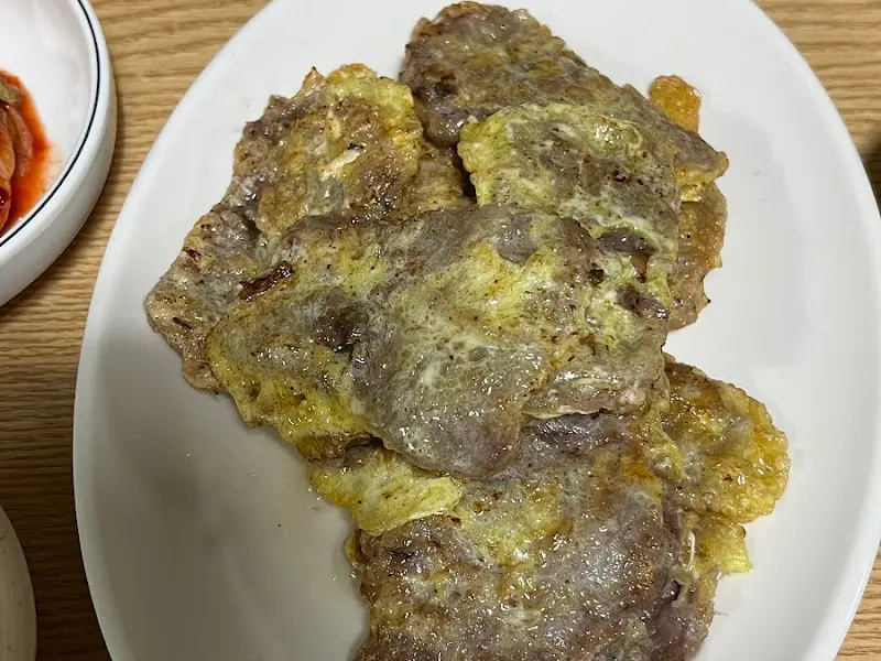 노릇하게 구워진 생선구이