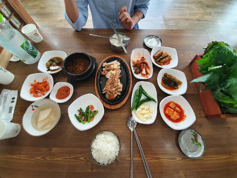 푸짐한 쌈밥 한 상 차림