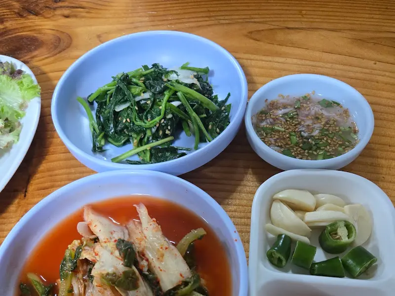 다양한 밑반찬들