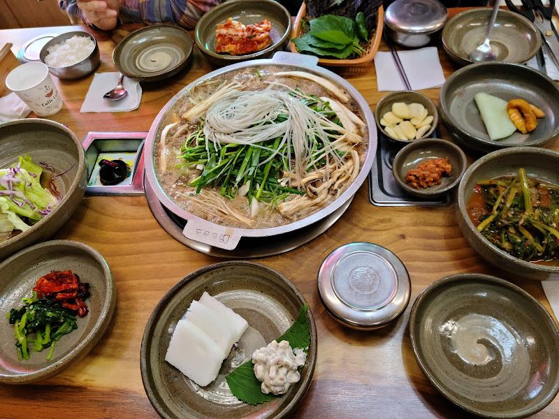 푸짐하게 차려진 한 상 차림