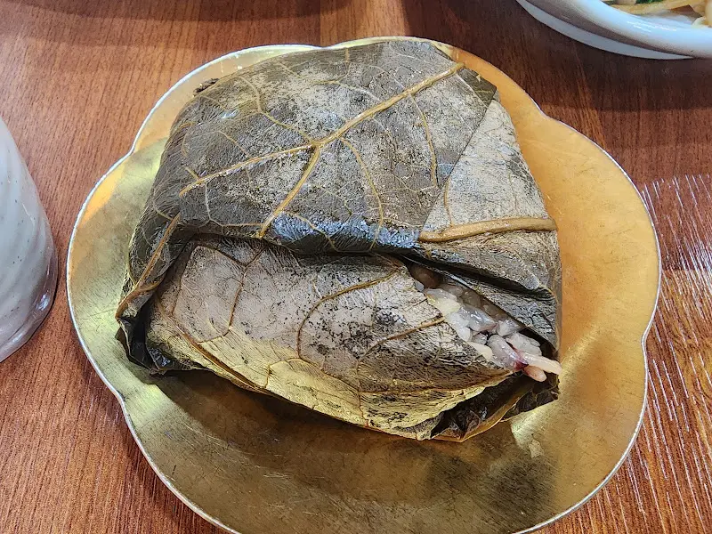 연잎에 싸여진 연잎밥