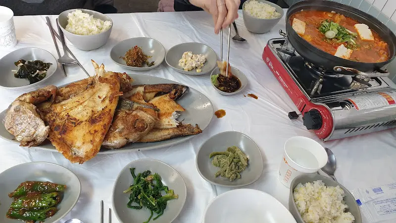 어라연매운탕 은어튀김과 찌개