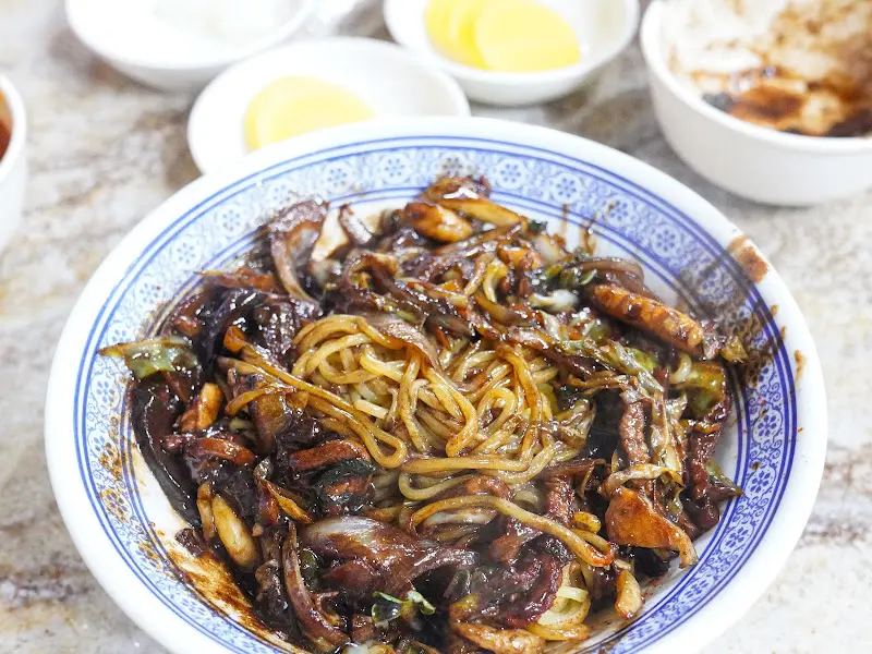 비벼진 향토짜장면