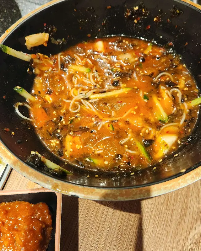 입맛 돋우는 김치말이 국수