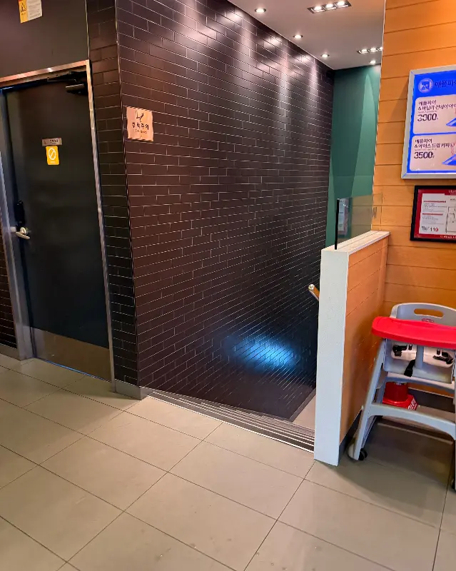 맥도날드 화장실 입구