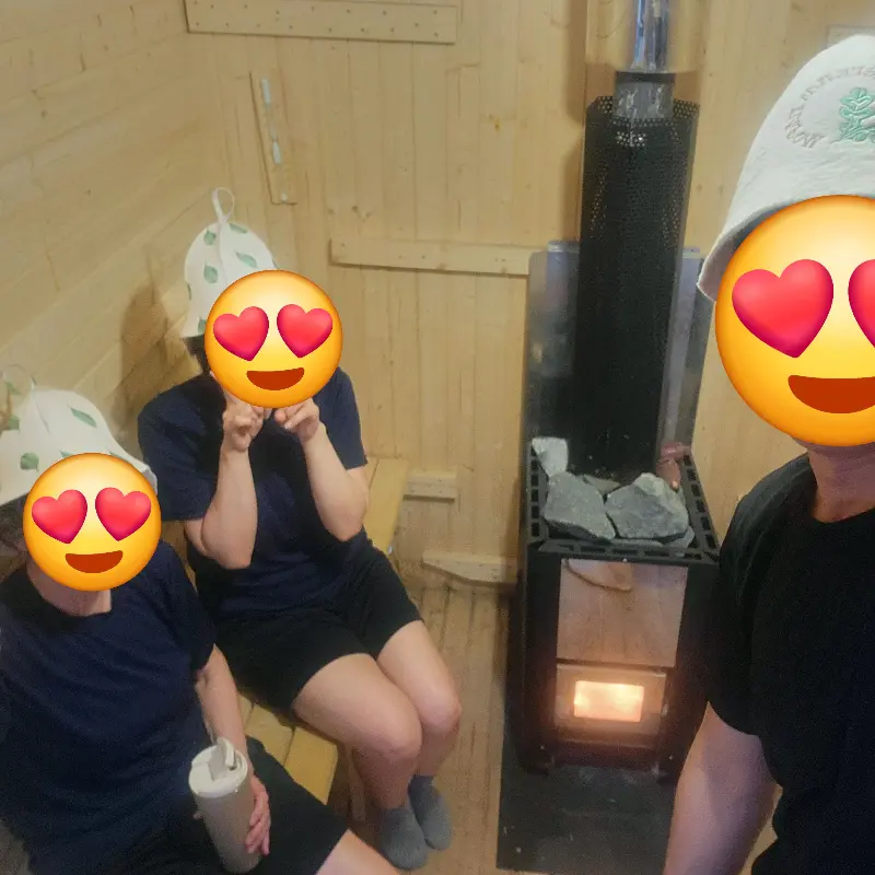 사우나를 즐기고 있는 사람들