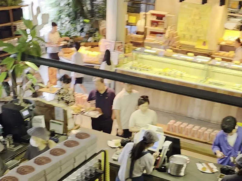 카페 내부 전경