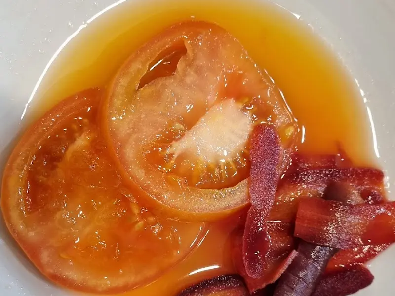 후식으로 제공된 토마토