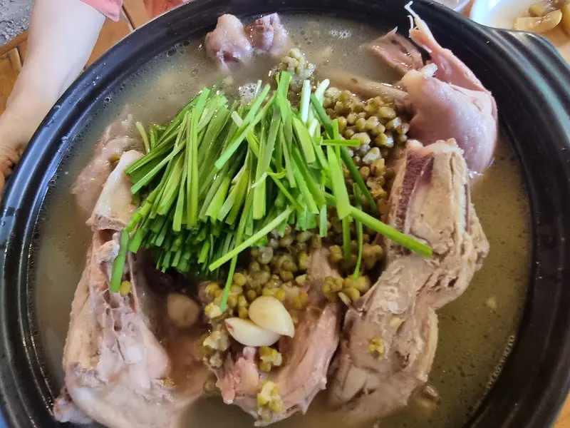 닭백숙 전체 모습