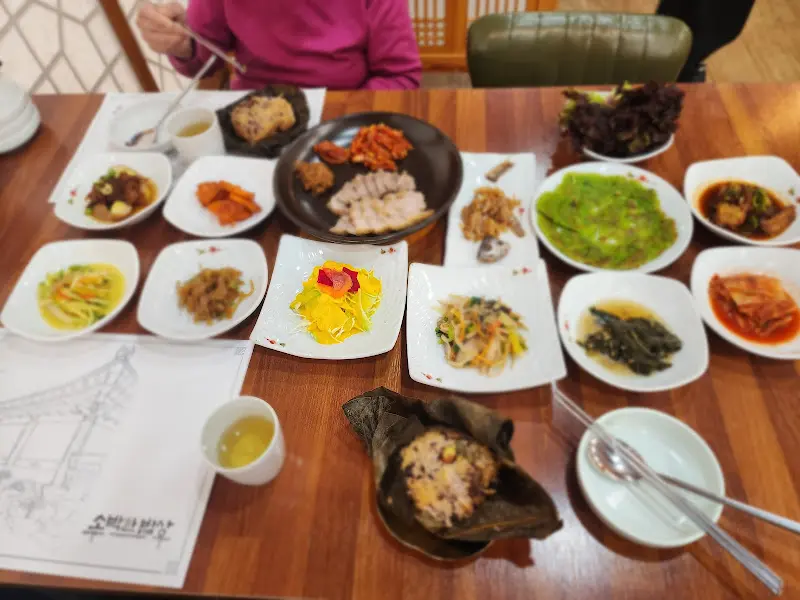 다채로운 반찬들