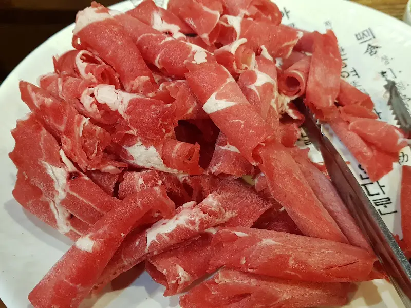 얇게 썰린 소고기