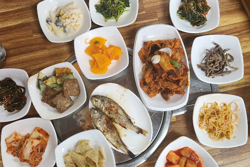 깔끔한 식당 내부