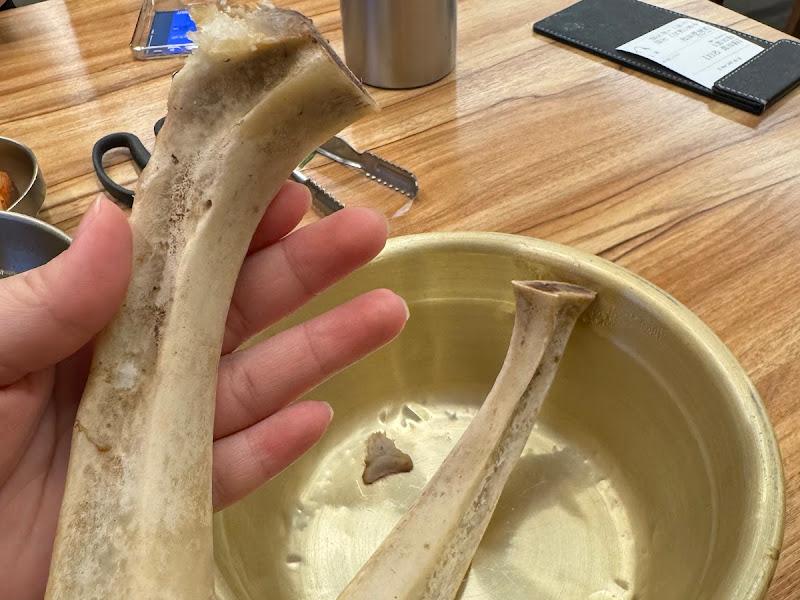 식사 후 남은 뼈