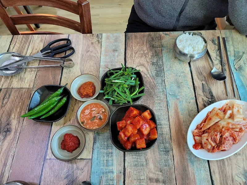 순대국과 곁들임 반찬