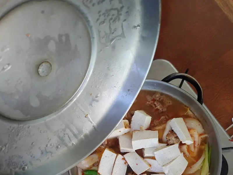 두부찌개 뚜껑 연 모습