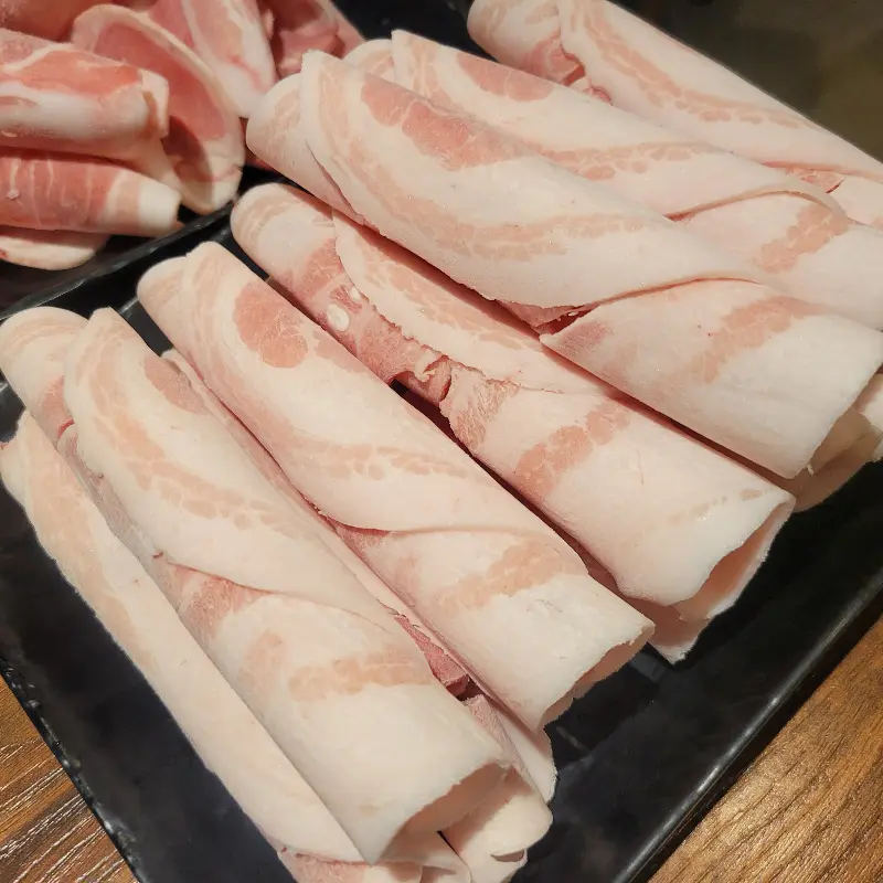 돌돌 말린 대패 삼겹살