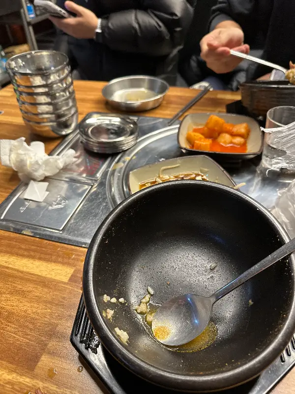 식사를 마친 후 빈 그릇의 모습
