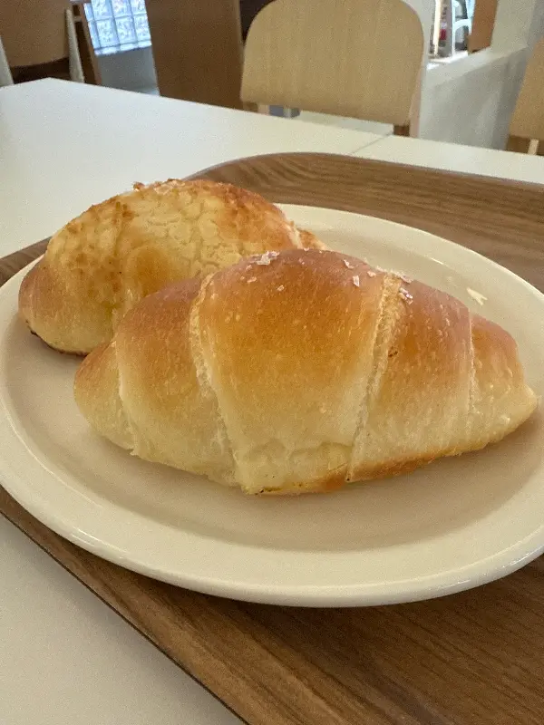 윤기가 흐르는 소금빵