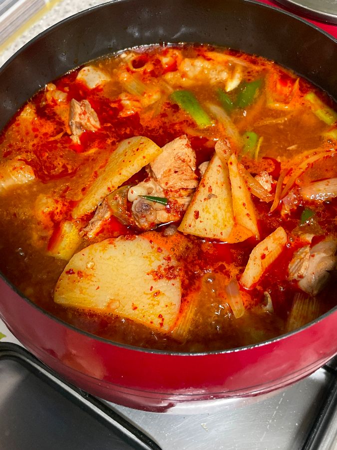 곱창과 닭, 그리고 넉넉한 국물이 어우러진 곱도리탕