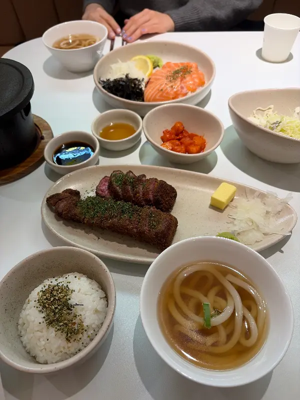 소연옥 테이블 전체 샷