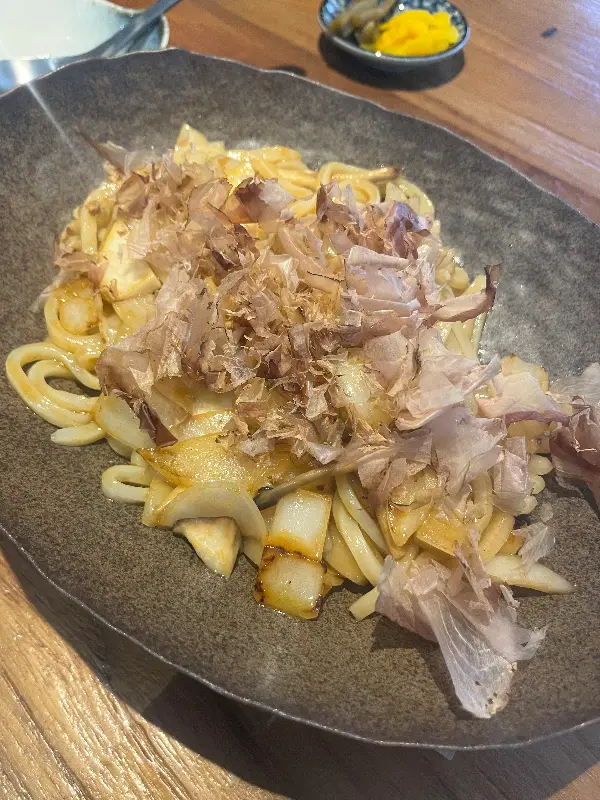 모듬 카츠 정식의 다양한 구성