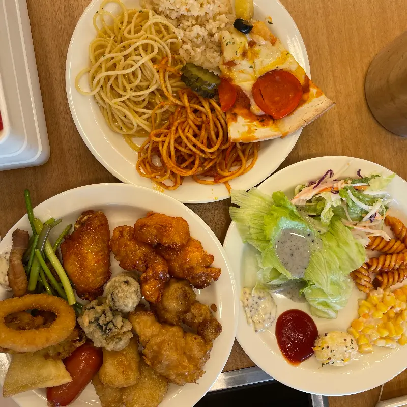 샐러드바 음식들