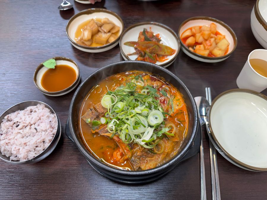 뼈해장국 한 상 차림