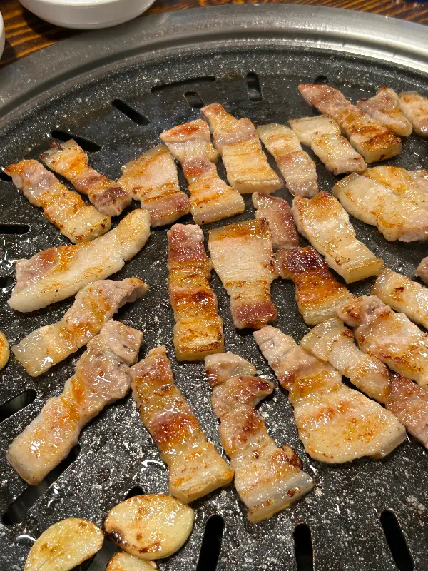 노릇노릇 익어가는 삼겹살