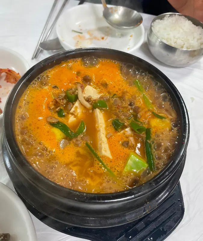 뚝배기에 담겨 나온 청국장